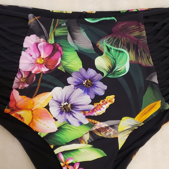 BOGO Free🦋 High Waist Reversible Bikini Bottom - Picture 2 of 8